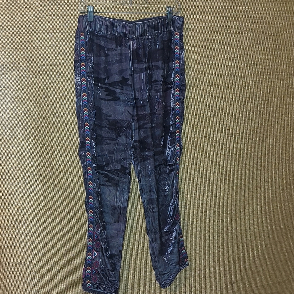Johnny Was JW Los Angeles camo jogger pants